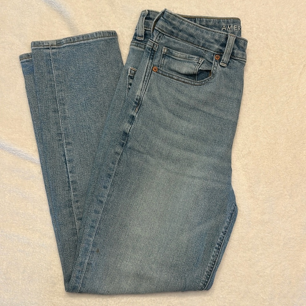 American Eagle Size 6 straight leg jeans